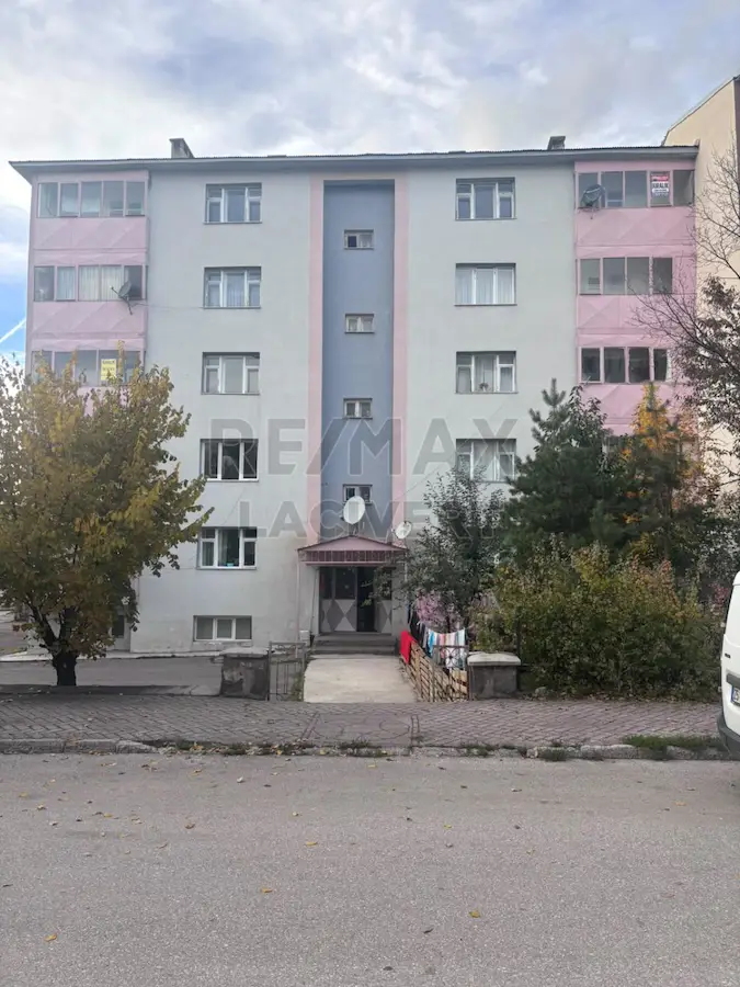 RE/MAX LACİVERT'TEN YENİŞEHİR'DE KİRALIK 3+1 DAİRE