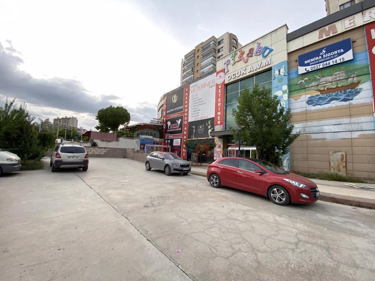 ERYAMAN'DA, MAKSIMUM İŞ MERKEZİNDE, CADDE CEPHELİ, 115 M2 DÜKKAN