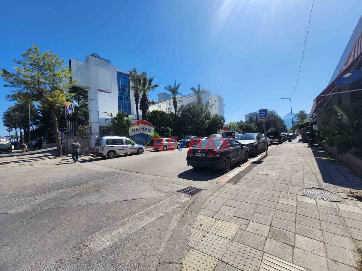 DENIZE YÜRÜYÜŞ MESAFESINDE / CAFELERLE ÇEVRILI KIRALIK OFIS KATI