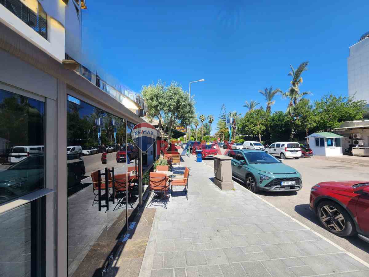 DENIZE YÜRÜYÜŞ MESAFESINDE / CAFELERLE ÇEVRILI KIRALIK OFIS KATI