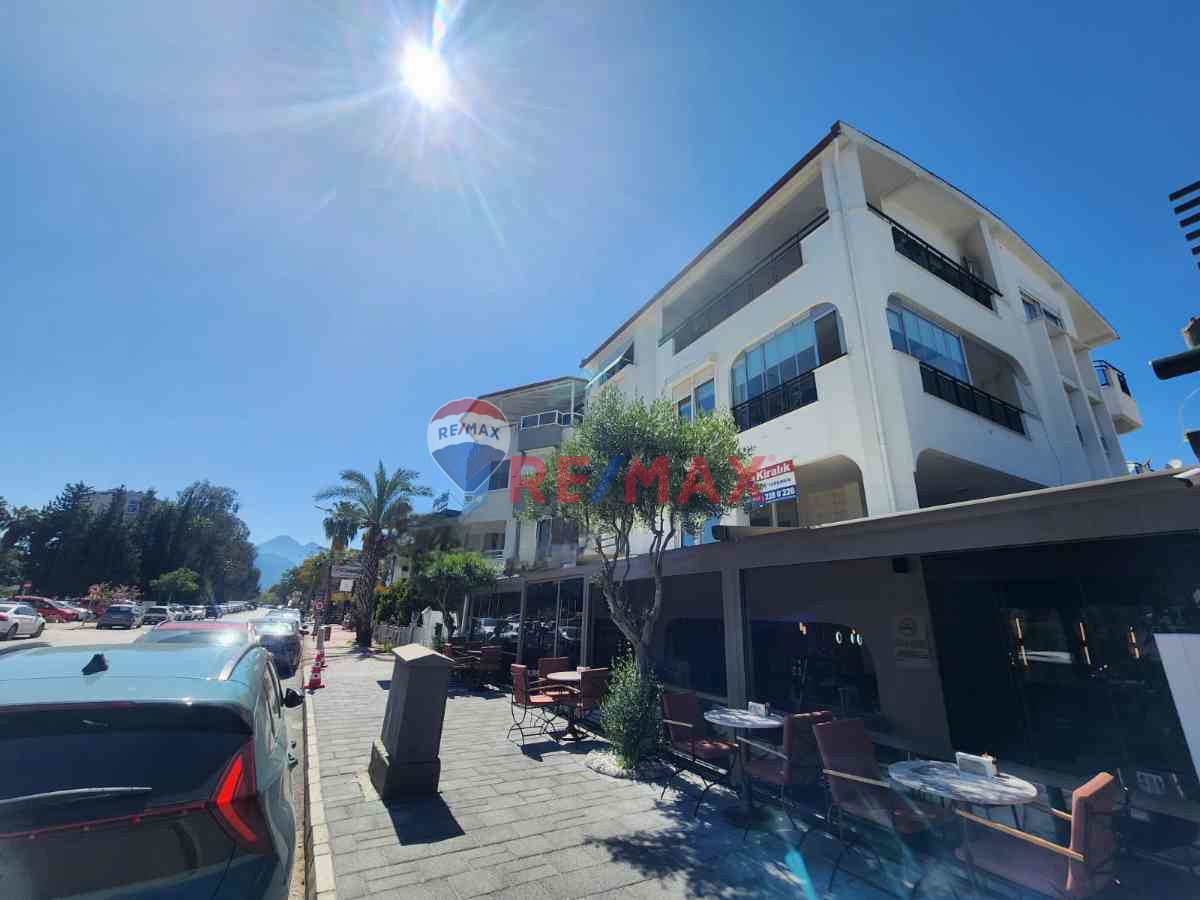 DENIZE YÜRÜYÜŞ MESAFESINDE / CAFELERLE ÇEVRILI KIRALIK OFIS KATI