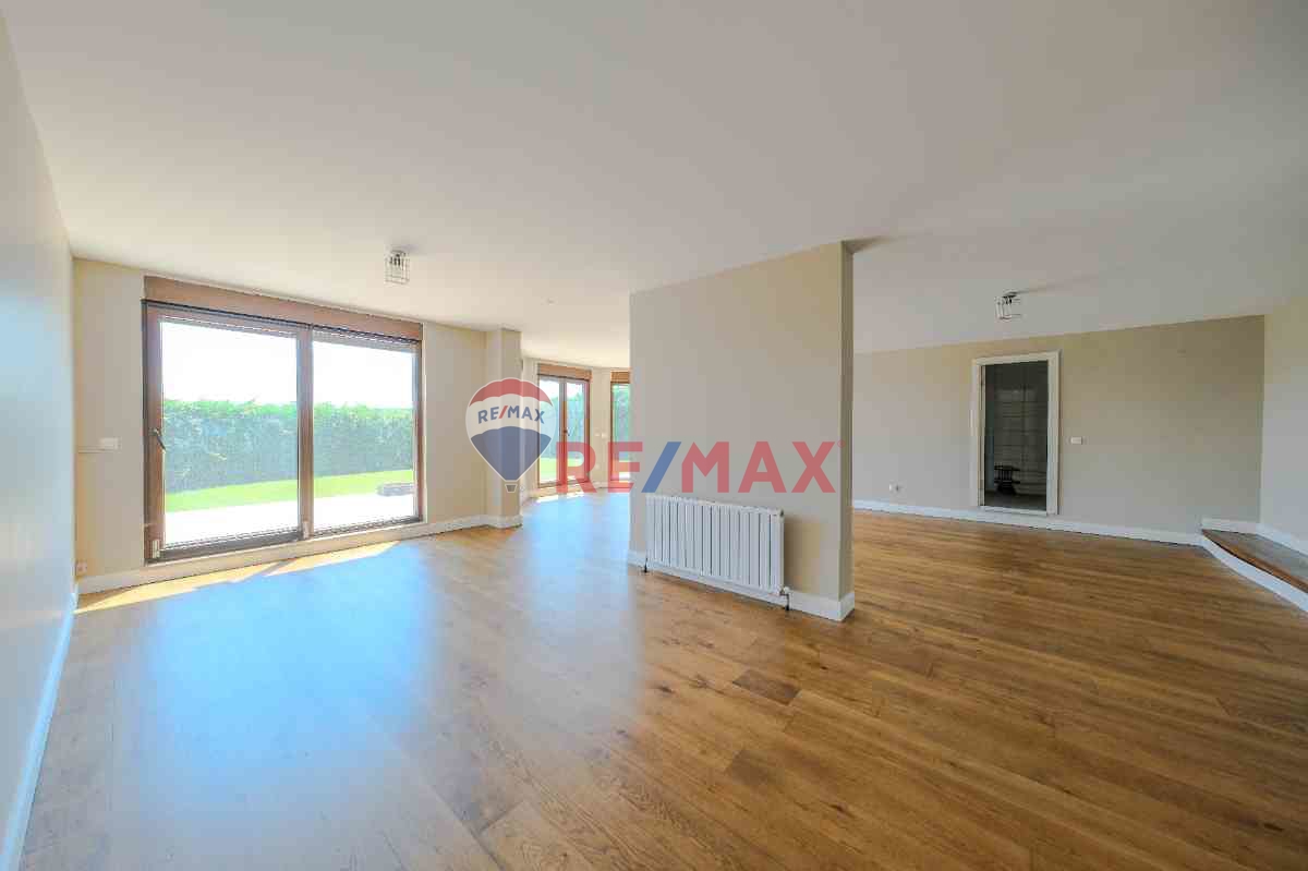 ZEKERİYAKÖY’ÜN MERKEZİNDE KARTAL YUVASI GİBİ KONUMDA LÜKS SATILIK MÜSTAKIL VİLLA!