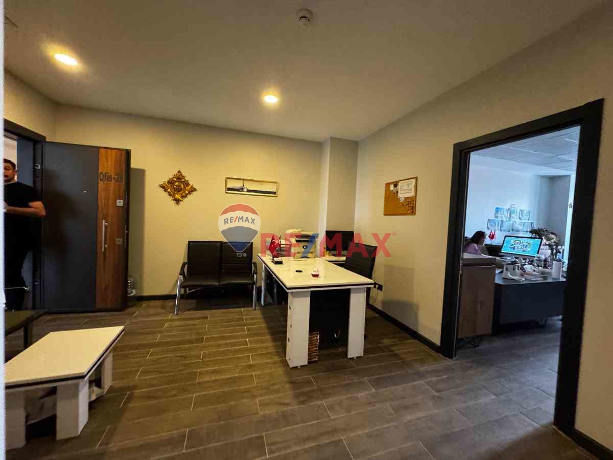 TAŞDELEN MERKEZ'DE PRESTİJLİ İŞ MERKEZİNDE 80 M² YATIRIMLIK OFİS