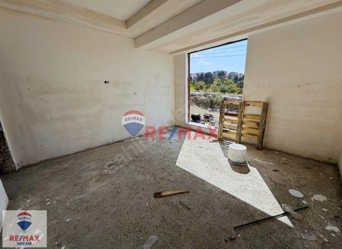 RE/MAX DREAMDEN BAŞİSKELE YEŞİLYURTTA SATILIK ARAKAT 3+1 DAİRE