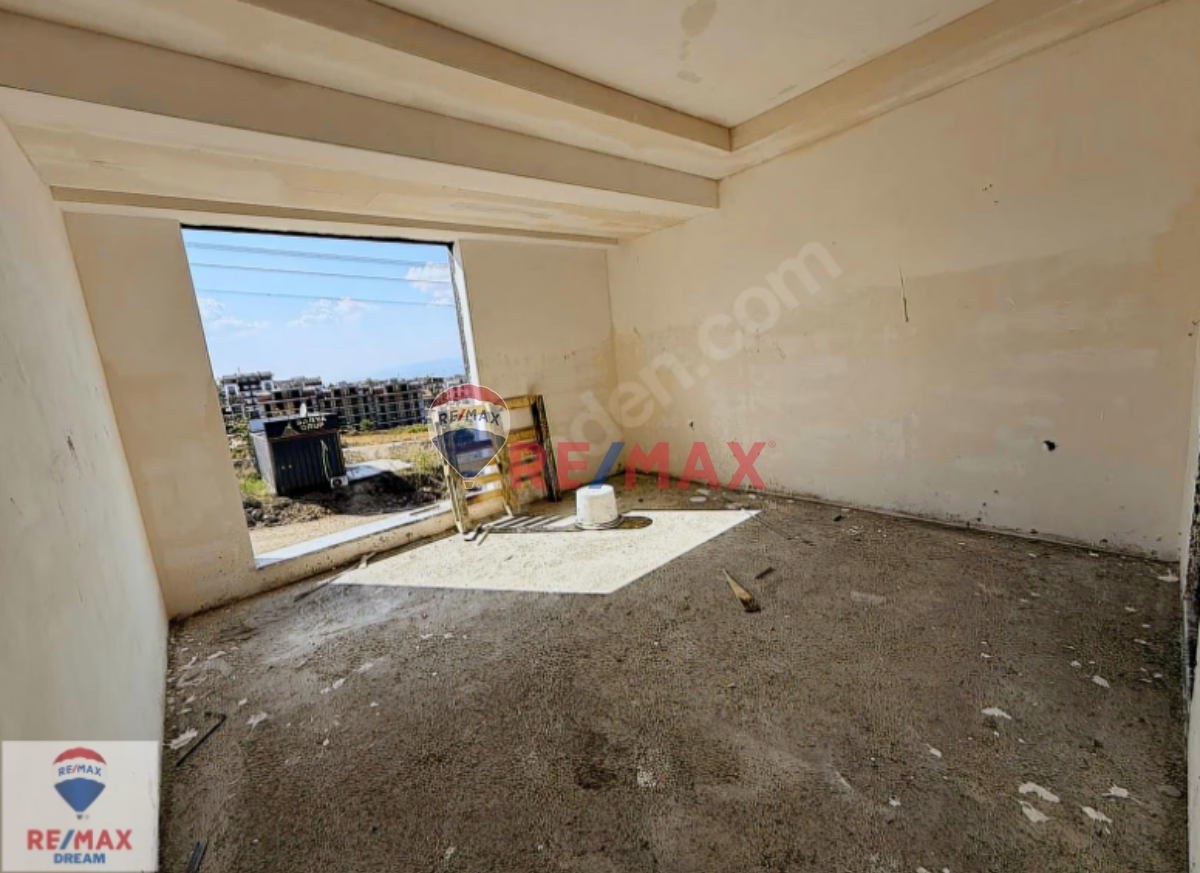 RE/MAX DREAMDEN BAŞİSKELE YEŞİLYURTTA SATILIK ARAKAT 3+1 DAİRE