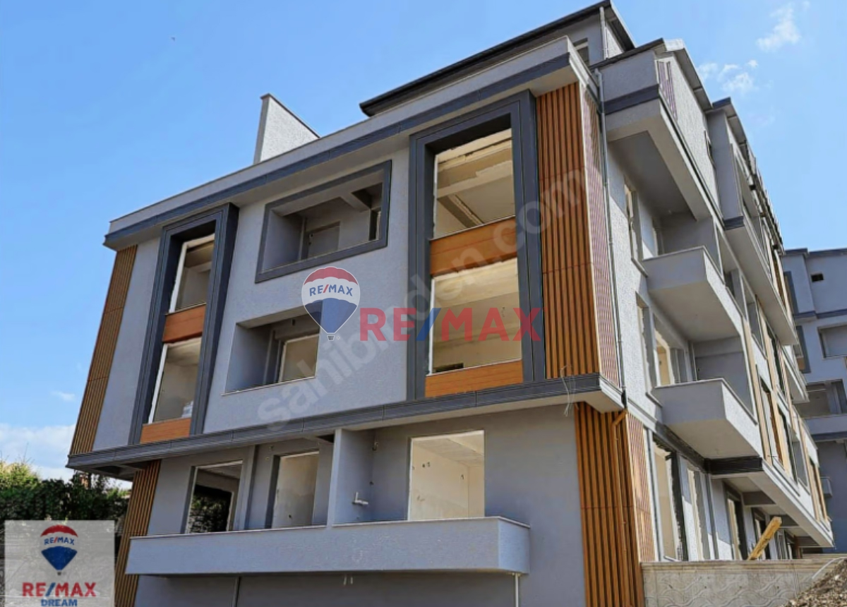 RE/MAX DREAMDEN BAŞİSKELE YEŞİLYURTTA SATILIK ARAKAT 3+1 DAİRE