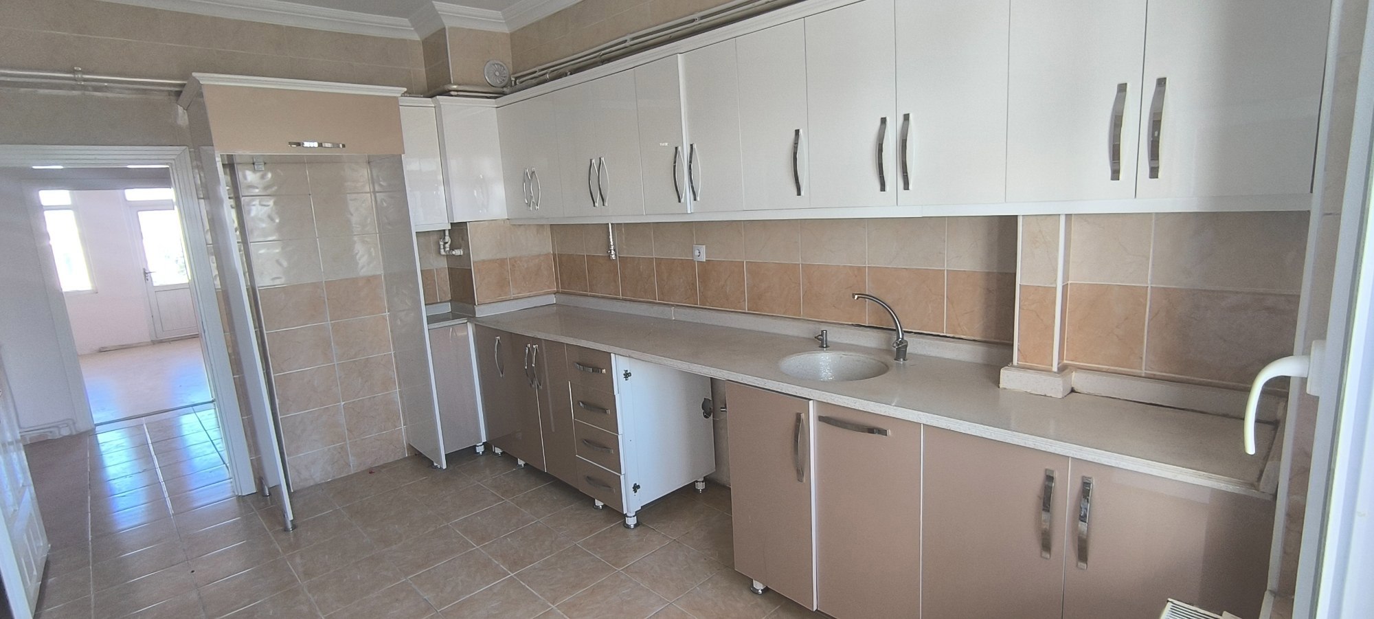 REMAX DOĞU'DAN OLGUNLAR MAHALLESİNDE 3+1 TEMİZ KİRALIK DAİRE