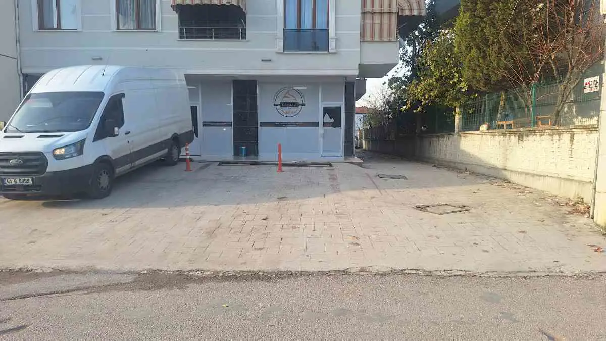 KÖSEKÖY MERKEZ'DE 4 YOL KESİŞİMİNDE 550M² SATILIK TİCARİ DÜKKAN