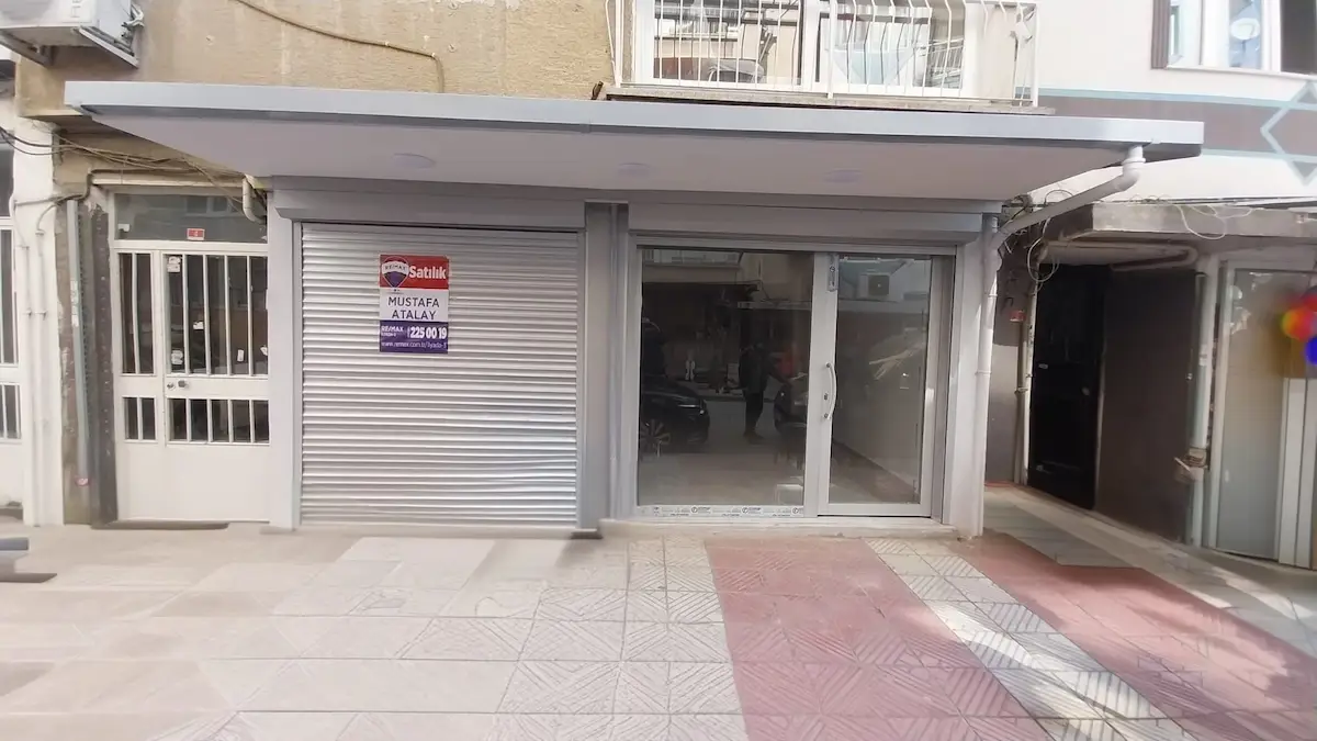 ALAYBEY PAZARYERİNDE; YATIRIMLIK, HAZIR KİRACILI SATILIK DÜKKAN
