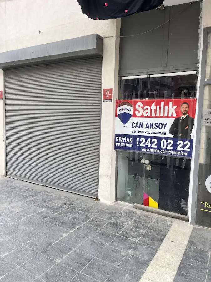 DEREBOYU CADDESİ’NDE CADDE ÜZERİ GÜÇLÜ TİCARİ NOKTA