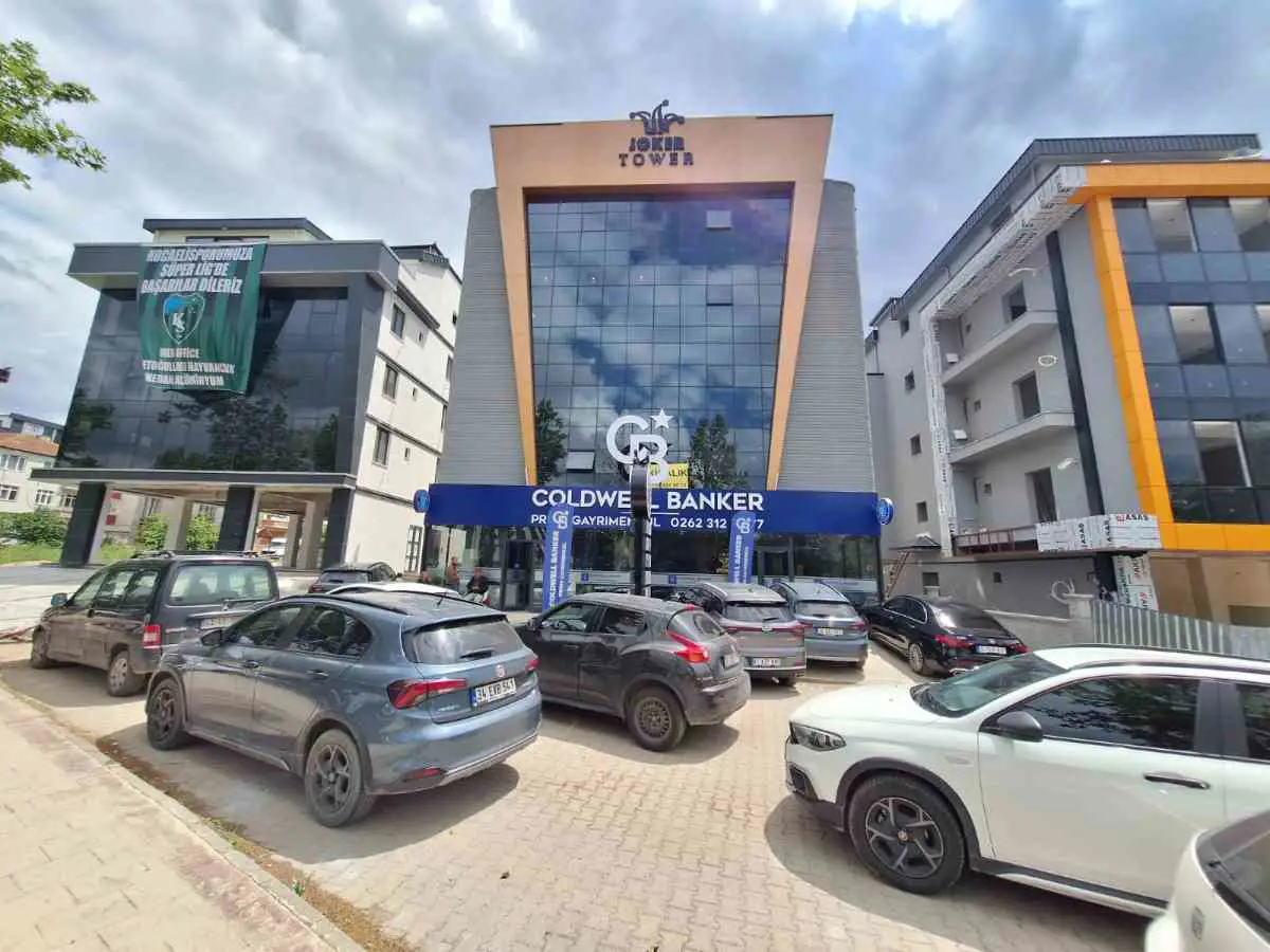 BELEDİYE KARŞISI 110 M² SATILIK PLAZA OFİS KATI