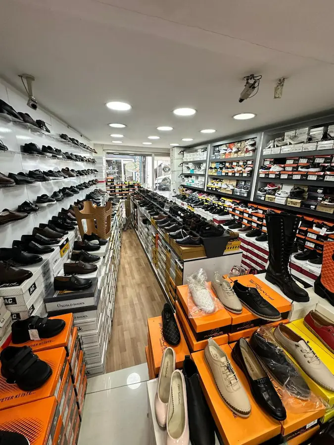 ÇAĞLAYANDA İŞLEK NOKTADA 200 M² GENİŞ VE KULLANIŞLI DÜKKAN
