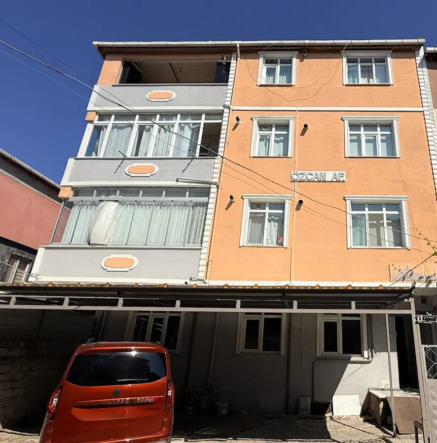 REMAX LAVANDA SİLAHTARAĞA MAH. KOMPLE SATILIK 3 KATLI BİNA