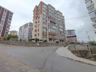 YOMRA SANCAK MAHALLESİNDE ANAYOLA 150METRE MESAFEDE ÖNÜ AÇIK FERAH 4+1