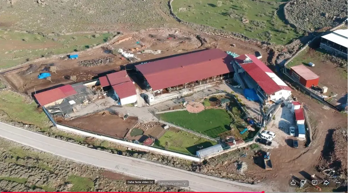 ALİAĞA ŞAKRAN'DA 6.125 M² KURULU BESİ ÇİFTLİĞİ