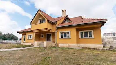 YEŞİL BARIŞ SİTESİ KİRALIK VİLLA 2068 M2 ARSA NATAMAM