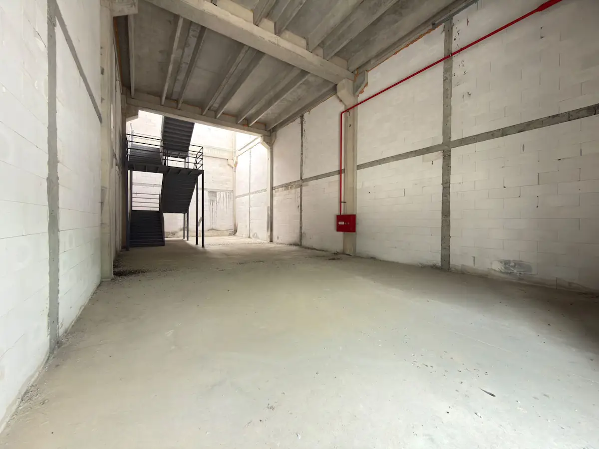 MODEL SANAYİ SİTESİ KAPAKLI 330 M2 KİRALIK İMALATHANE-REMAX KAYA 3
