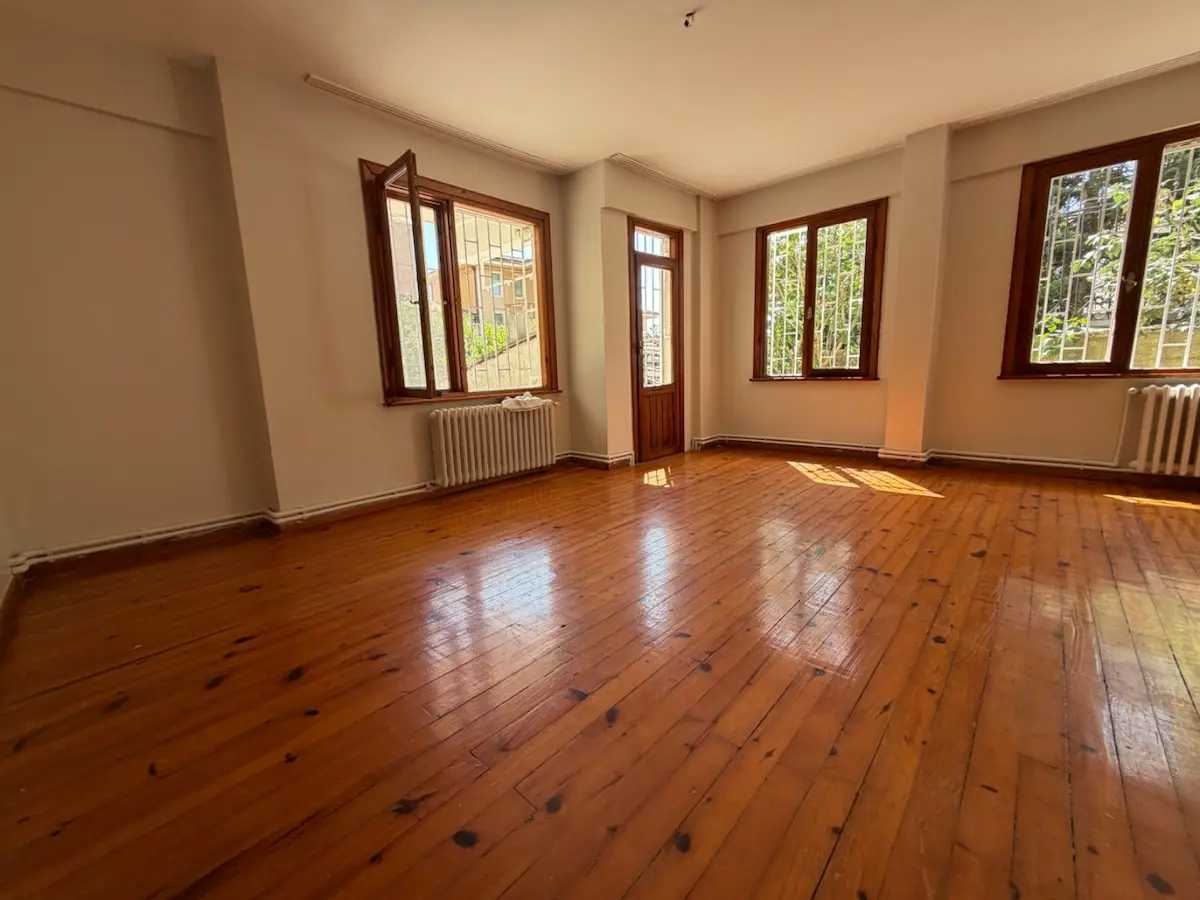 REMAX ANI ’DAN ANADOLU HİSARI MERKEZ 'DE YENİLENMİŞ KİRALIK 1+1 BAHÇE KATI DAİRE