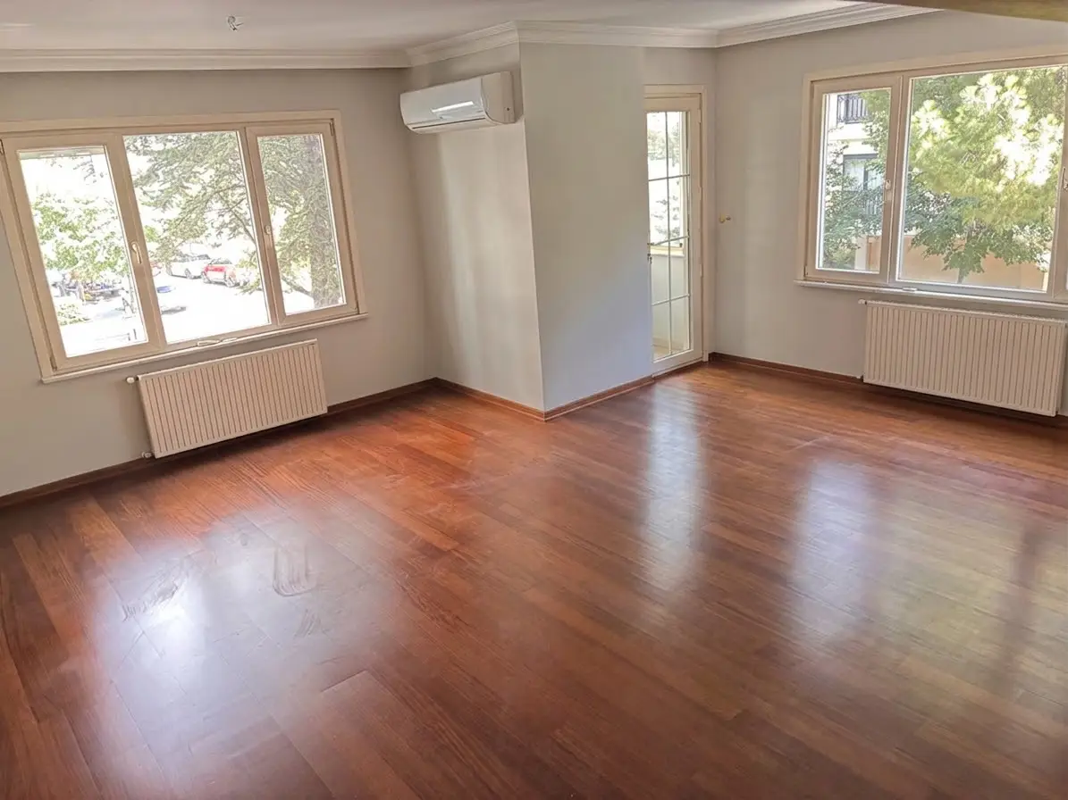 KOZYATAĞI MAH. MİNİBÜS CAD. SUADİYE NİN HEMEN ÜZERİNDE KOMPLE TADİLATLI 3+1 SATILIK DAİRE
