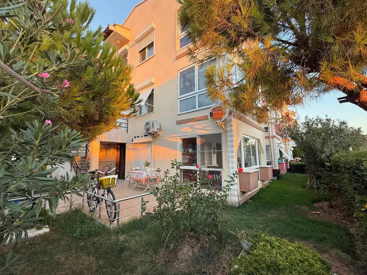 ŞARKÖY CUMHURİYETTE SİTE İÇİ EŞYALI, BAHÇE KATI 65 M² DAİRE