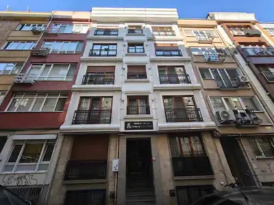 SAKIZAĞACI 1+1 BAHÇE KATI MERKEZİ KONUM BAHÇE KULLANIMLI