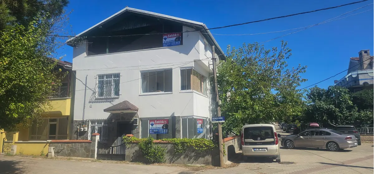 KEFKEN ’KOVANAĞZI'NDA  DENİZE 70 M | 300 M² NET | 8+3 | 3 KATLI MÜSTAKİL TAPULU EV