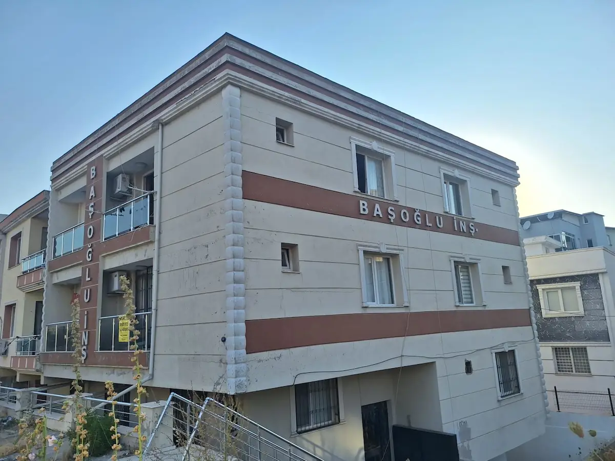 BUCA DOKUZ EYLÜL İİBF'SINE 8.DK MESAFEDE KIRALIK EŞYALI1+1 DAIRE