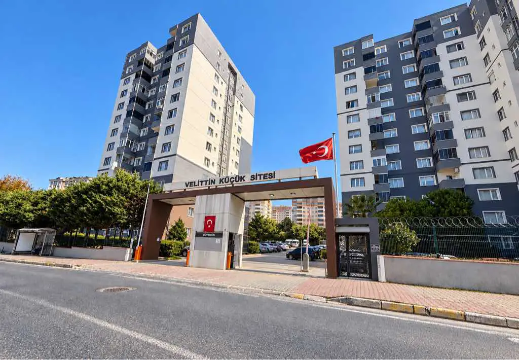 VELİTTİN KÜÇÜK SİTESİNDE FULL TADİLATLI SATILIK 2+1 TEMİZ DAİRE