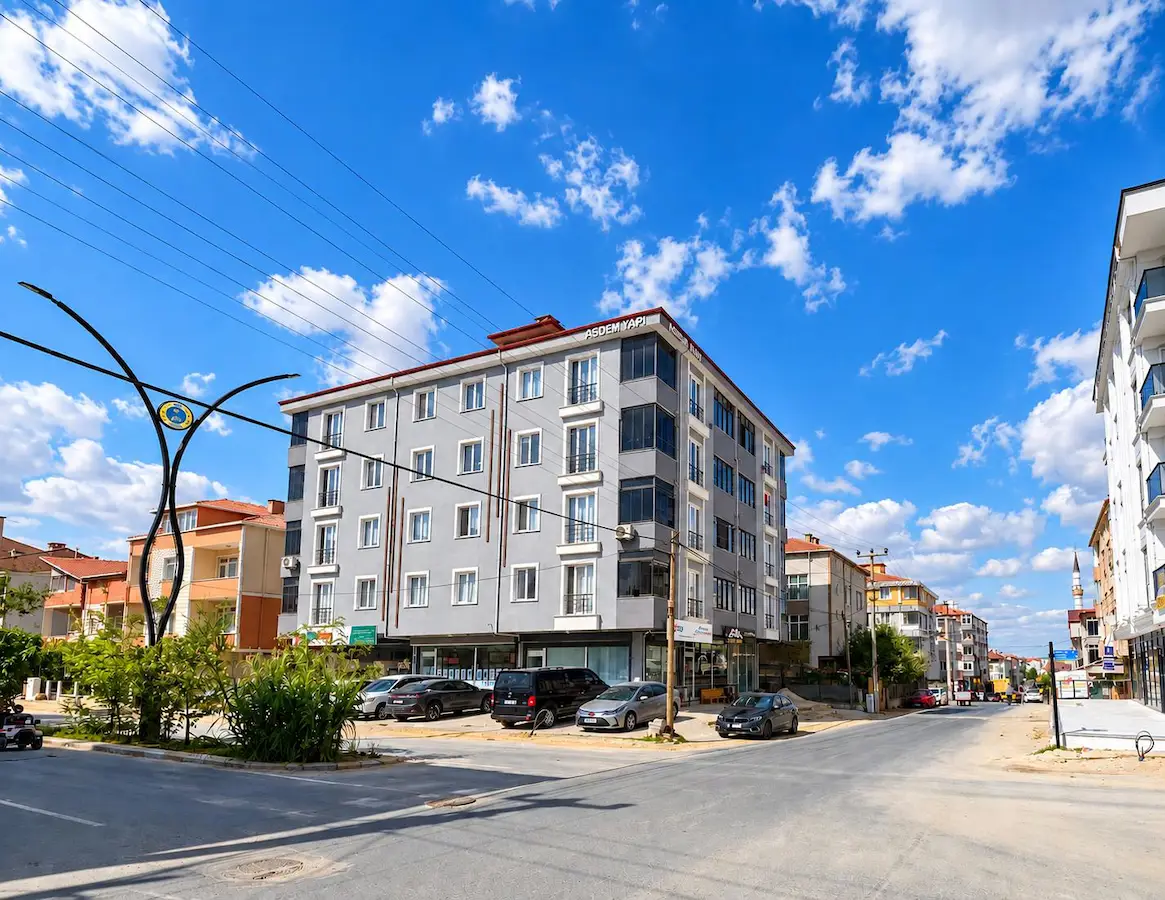 RE/MAX LAND’DEN KAPAKLI BAHÇELİEVLER MH.BOYALI, BAKIMLI ARAKAT 2+1 KİRALIK 100 M²