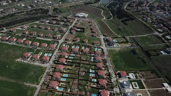 REMAX KULE’DEN TEPEKENT SİTESİNDE SATILIK VİLLA İMARLI ARSA