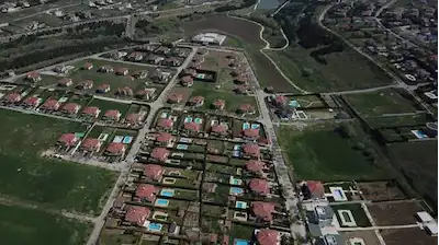 REMAX KULE’DEN TEPEKENT SİTESİNDE SATILIK VİLLA İMARLI ARSA