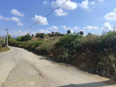AKSAZ'DA SATILIK 1300 M2 HİSSELİ TARLA