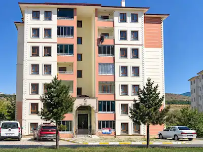 ARDAHAN MERKEZ’DE SİTE İÇİNDE 2+1 | 85 M² NET | BALKONLU | KREDİYE UYGUN