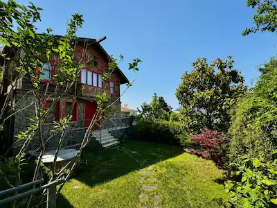 HEYBELİADA'DA BAHÇE KEYİFLİ, FERAH VE KULLANIŞLI MÜSTAKİL EV
