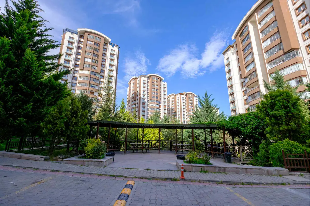 KEÇİÖREN DİVAN KONUTLARI’NDA SATILIK FULL YAPILI 2+1 DAİRE