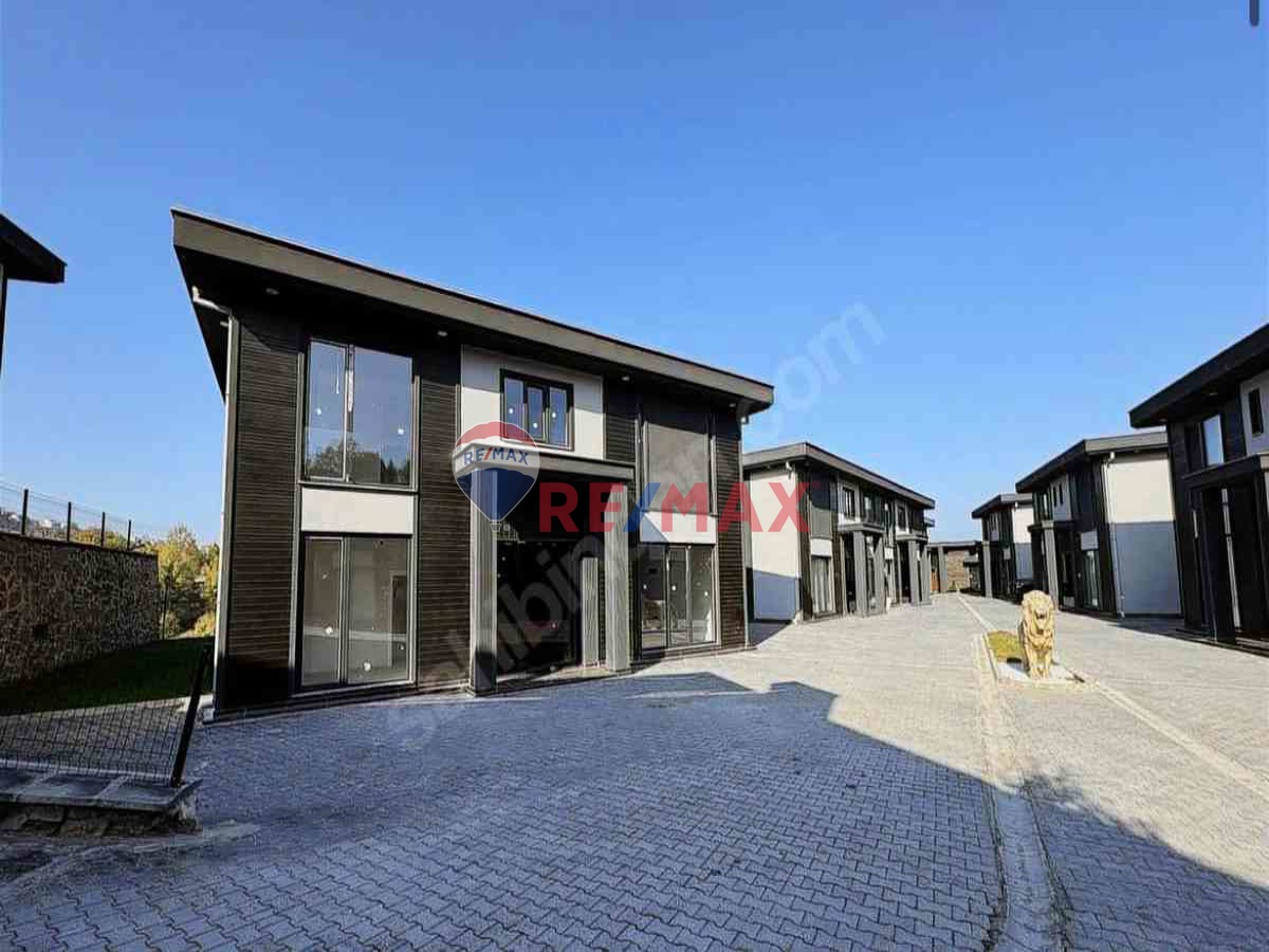 REMAX MAXİMUM'DAN BAŞİSKELE CİHANGİR COUNTRY SATILIK 5+1 VİLLA