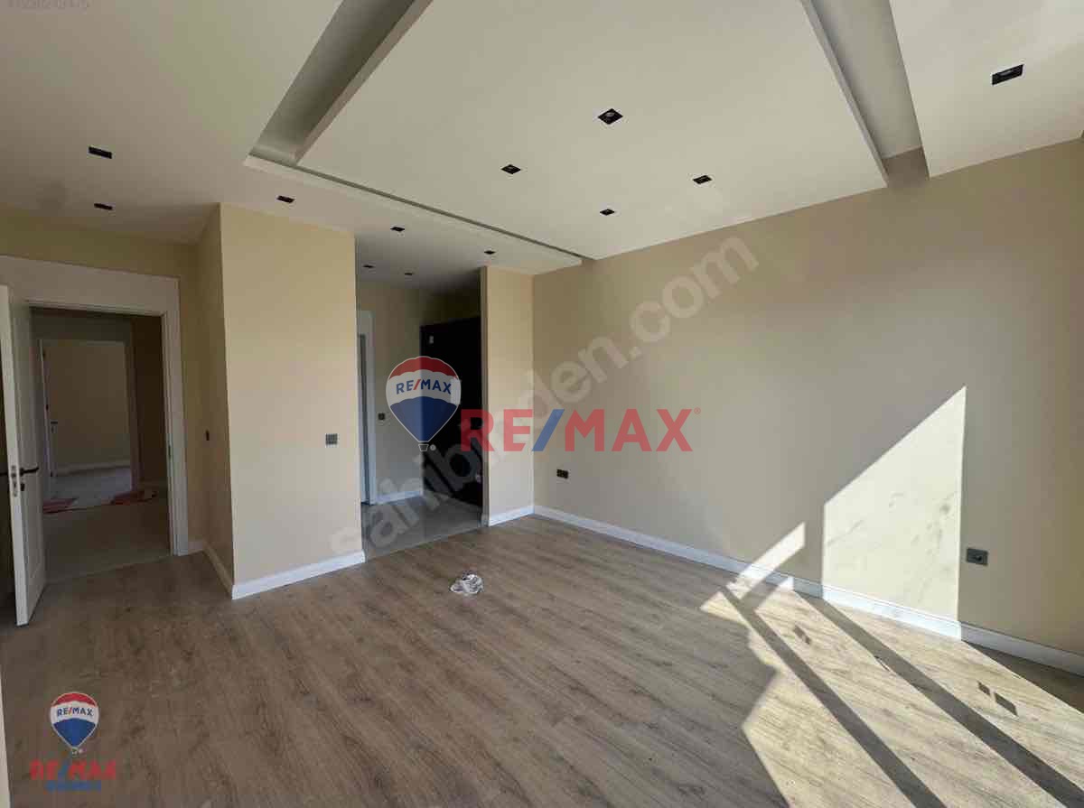 REMAX DREAMDEN YENİKÖY BAŞİSKELEDE SATILIK VİLLA