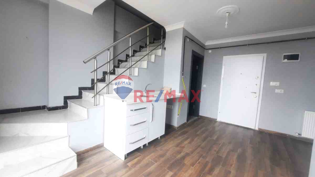 ALİKAHYA KAVANİUM SİT.BÖLGSİNDE KİRALIK 2+1 DUBLEKS OFİS KATI