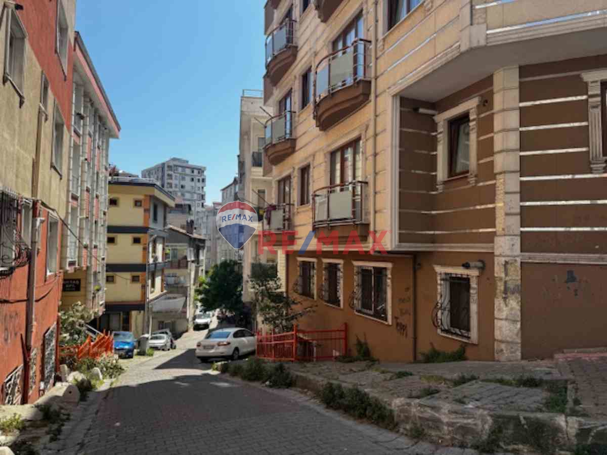 KAĞITHANE SULTANSELİM MAHALLESİNDE CADDEYE YAKIN KİRALIK 2+1 DAİRE
