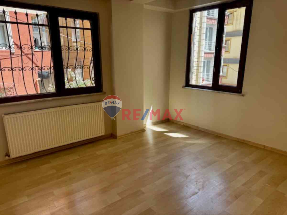 KAĞITHANE SULTANSELİM MAHALLESİNDE CADDEYE YAKIN KİRALIK 2+1 DAİRE