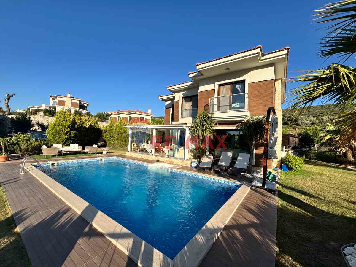 REMAX YELKEN'DEN GÜZELBAHÇE DE GÜVENLİKLİ SİTE İÇİ, ÖZEL HAVUZLU, EŞYALI VİLLA