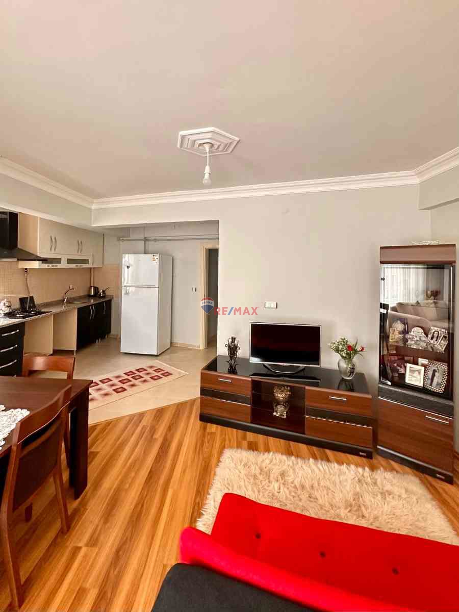 YALOVA ÇINARCIK'DA CADDE VE SAHİLE YAKIN EŞYALI SATILIK DAİRE..