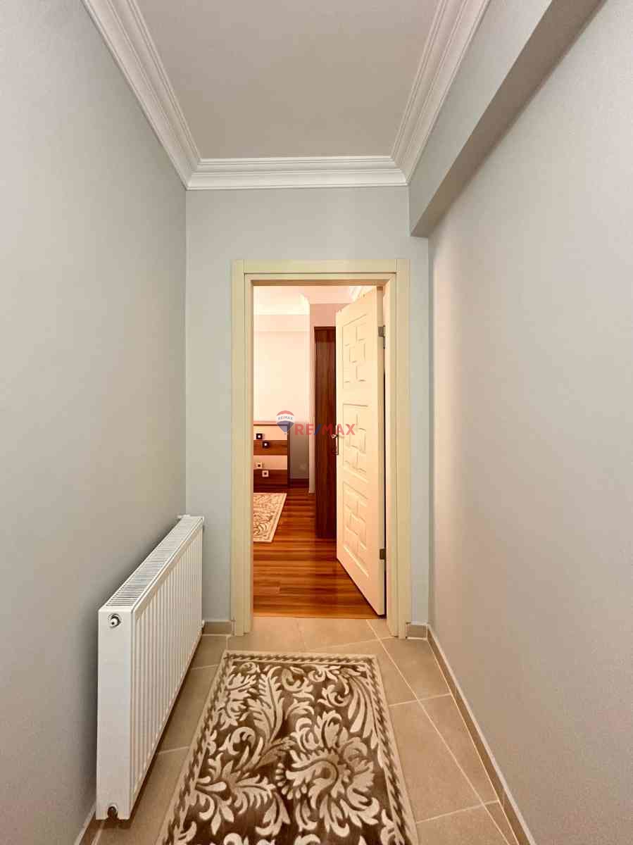 YALOVA ÇINARCIK'DA CADDE VE SAHİLE YAKIN EŞYALI SATILIK DAİRE..