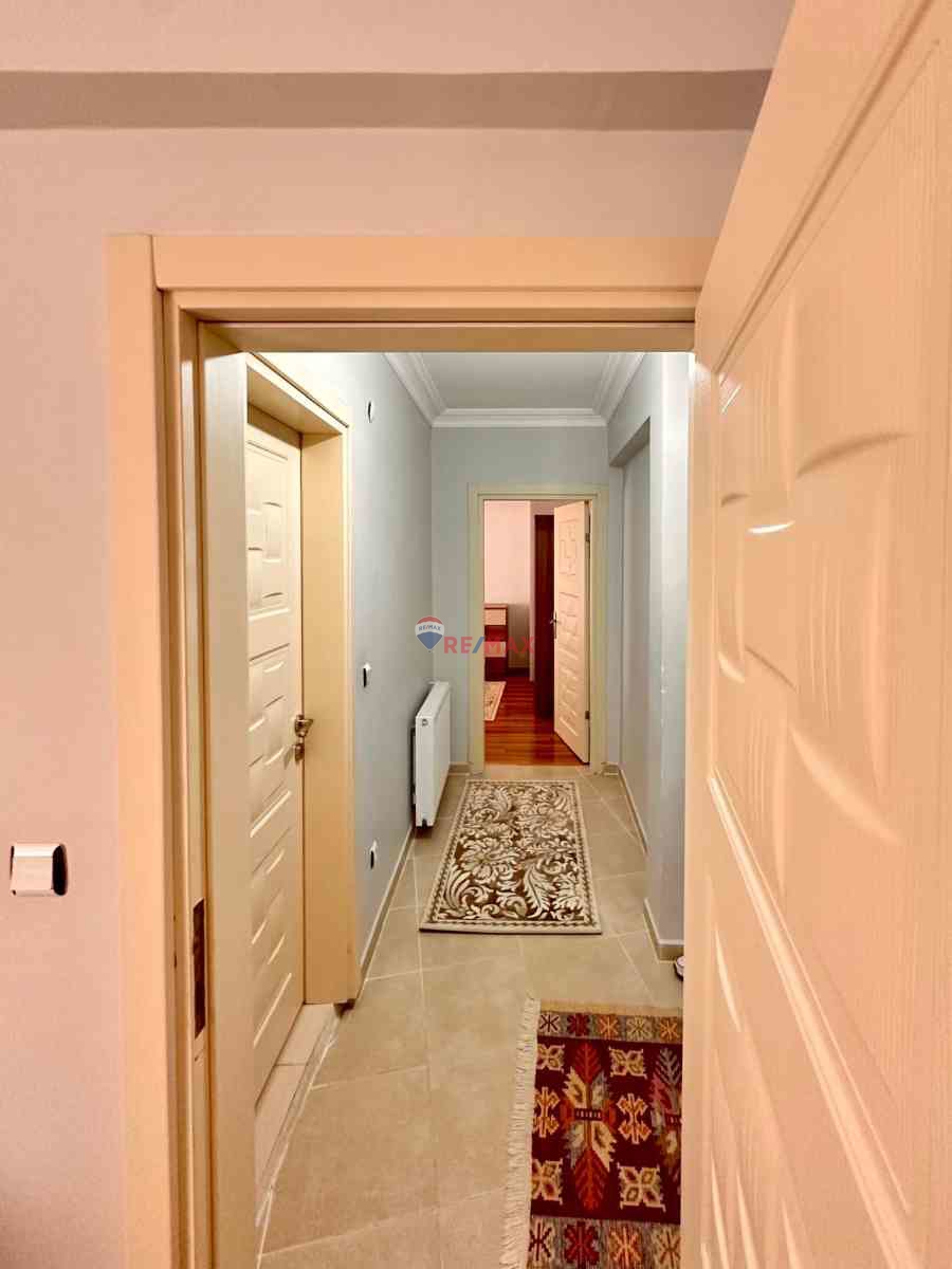 YALOVA ÇINARCIK'DA CADDE VE SAHİLE YAKIN EŞYALI SATILIK DAİRE..