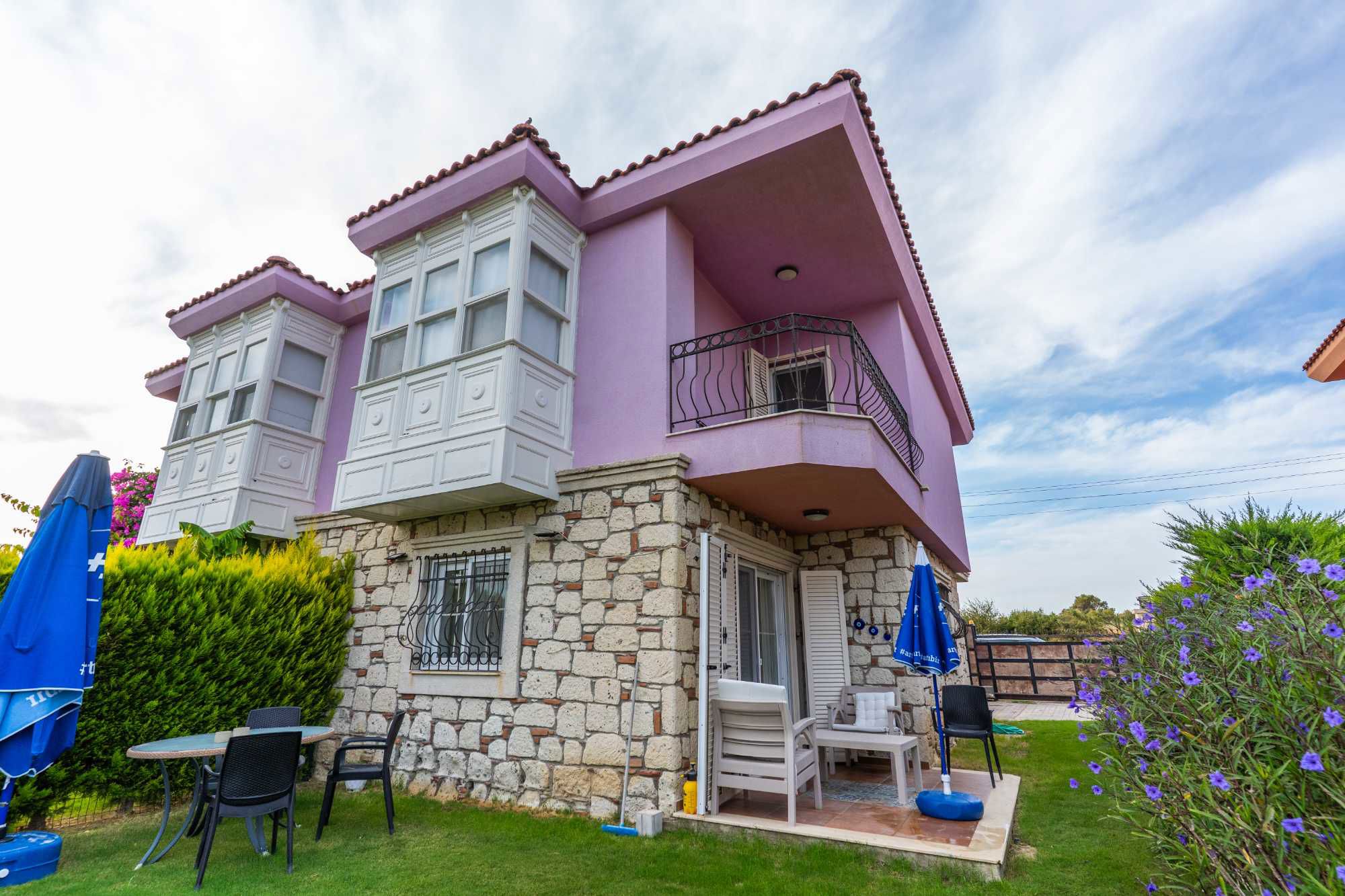ÇEŞME ŞIFNE'DE SITE İÇERISINDE HAVUZLU VILLA