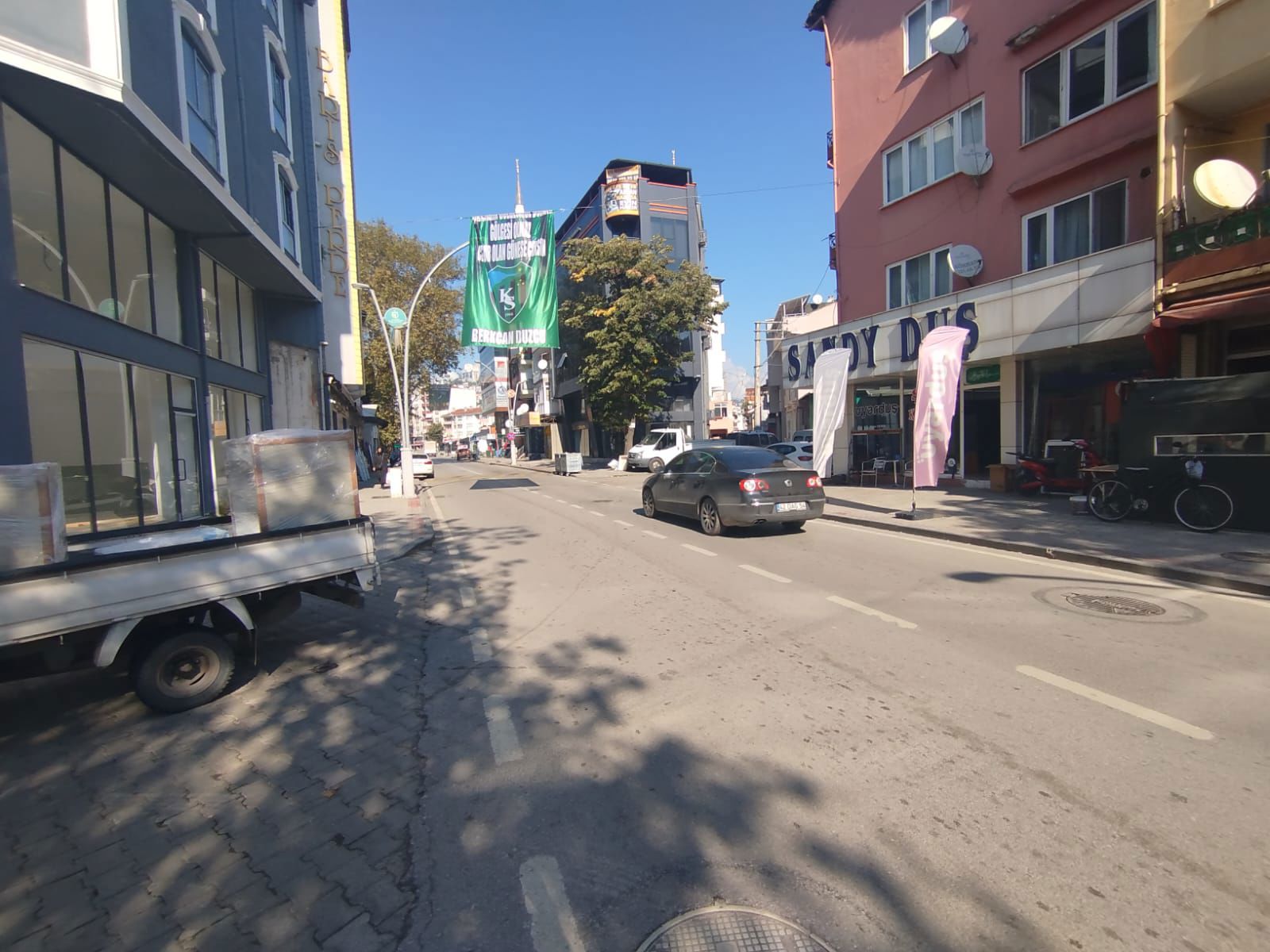 REMAX ÇARŞI'DAN IZMIT'TE TABELA DEĞERI YÜKSEK  SATILIK 1+1 OFIS