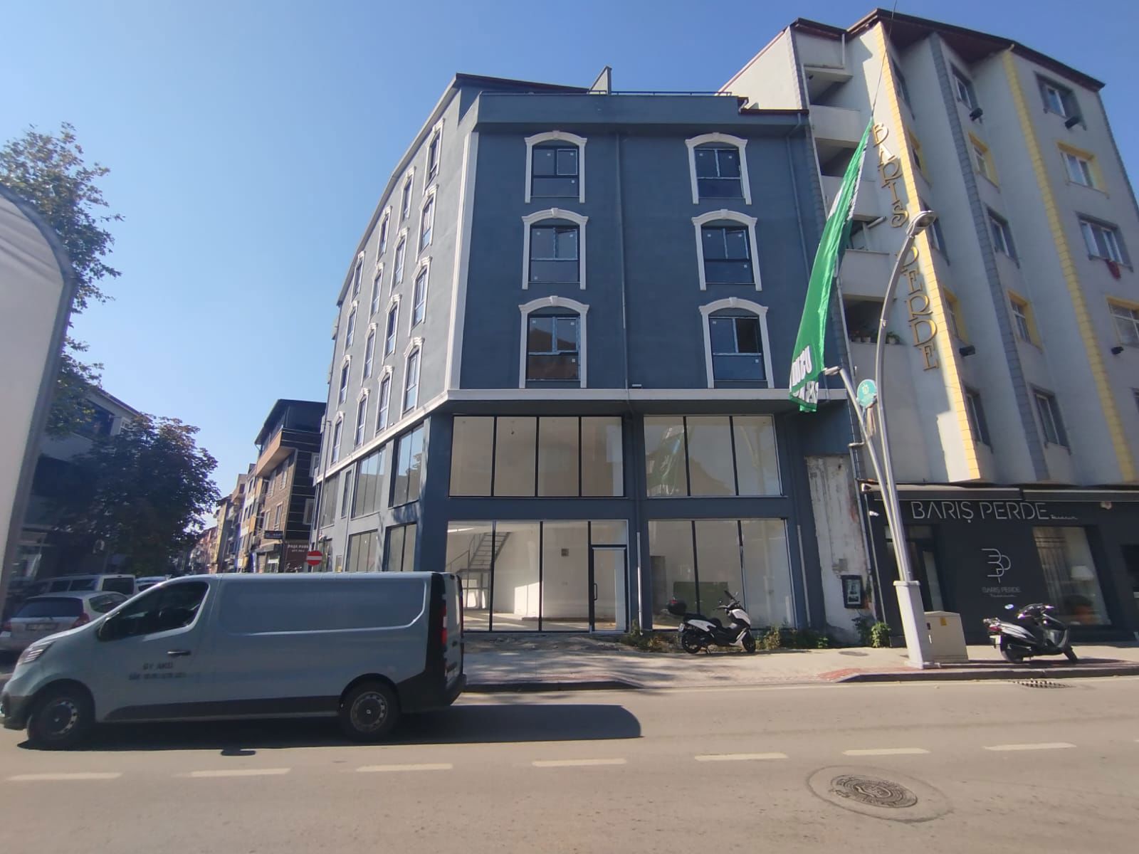 REMAX ÇARŞI'DAN IZMIT'TE TABELA DEĞERI YÜKSEK  SATILIK 1+1 OFIS