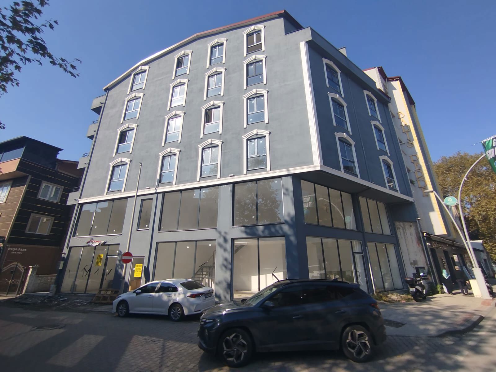 REMAX ÇARŞI'DAN IZMIT'TE TABELA DEĞERI YÜKSEK  SATILIK 1+1 OFIS