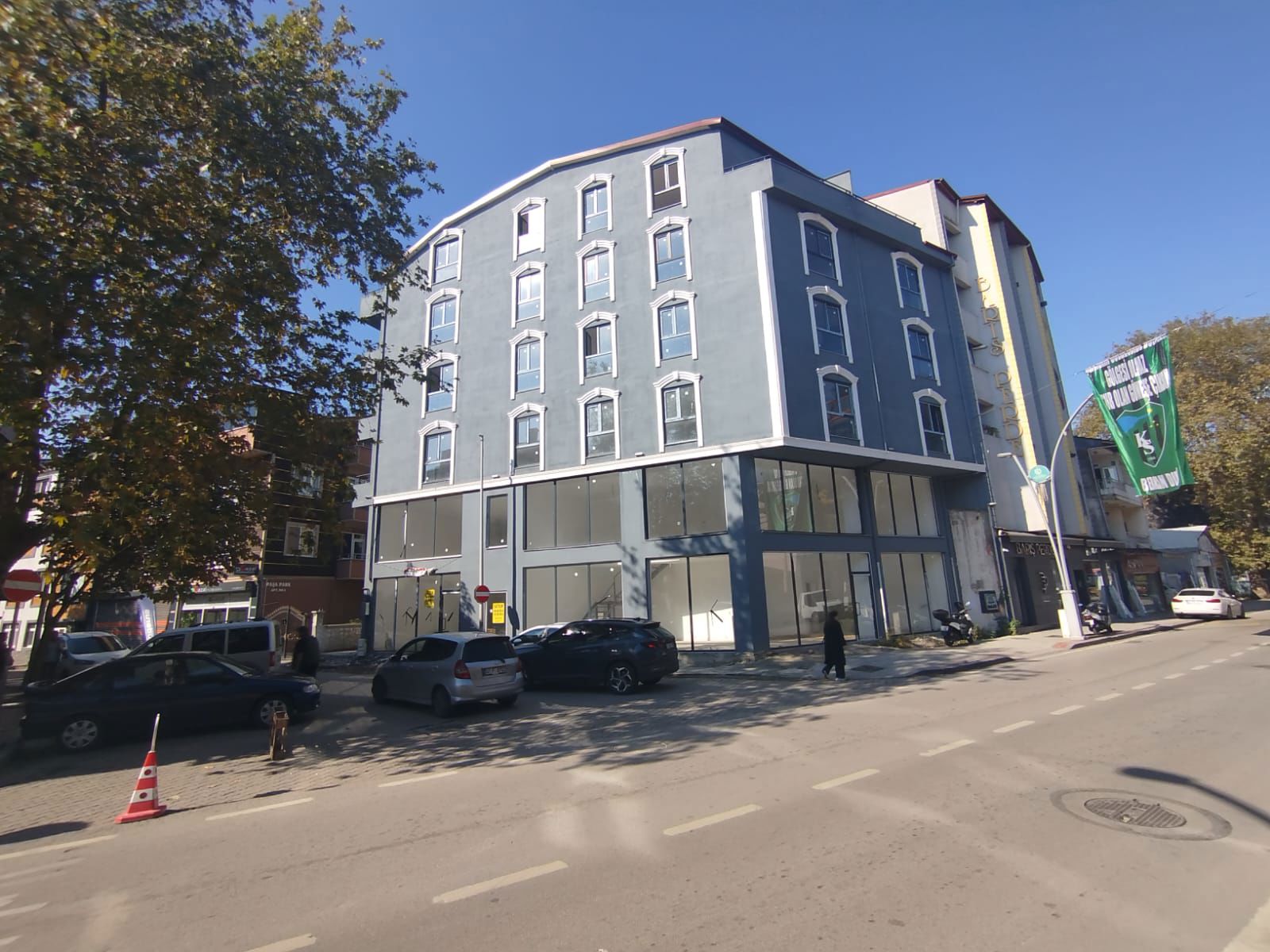 REMAX ÇARŞI'DAN IZMIT'TE TABELA DEĞERI YÜKSEK  SATILIK 1+1 OFIS