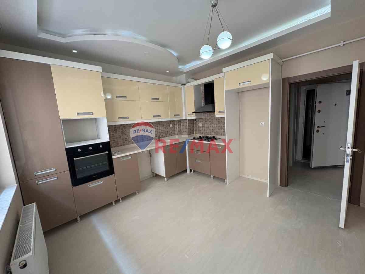 REMAX İLKE'DEN ŞÜKRÜPAŞA'DA 3+1 KİRALIK DAİRE